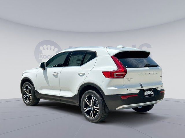 2025 Volvo XC40 Core Bright Theme