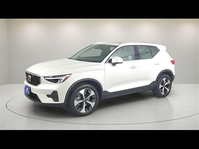 2025 Volvo XC40 Core Bright Theme