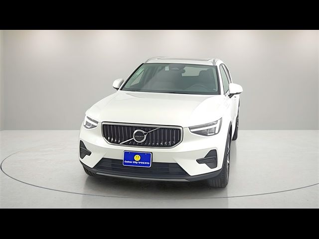 2025 Volvo XC40 Core Bright Theme