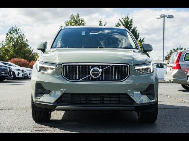 2025 Volvo XC40 Core Bright Theme