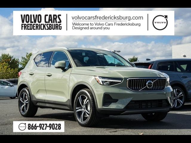 2025 Volvo XC40 Core Bright Theme