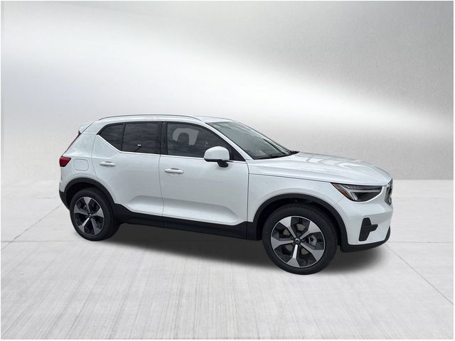 2025 Volvo XC40 Core Bright Theme