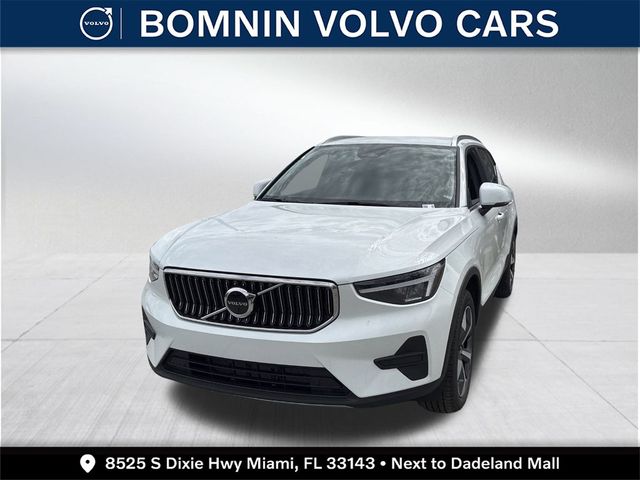 2025 Volvo XC40 Core Bright Theme