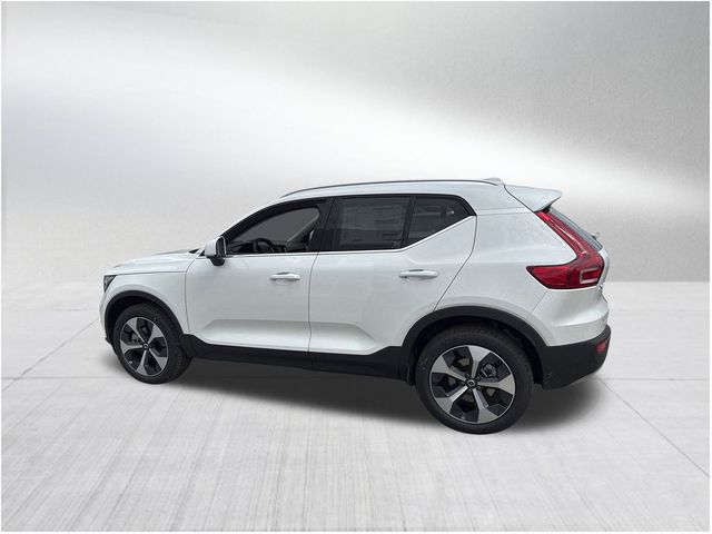 2025 Volvo XC40 Core Bright Theme