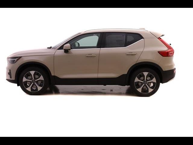 2025 Volvo XC40 Core Bright Theme