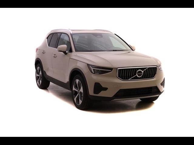 2025 Volvo XC40 Core Bright Theme