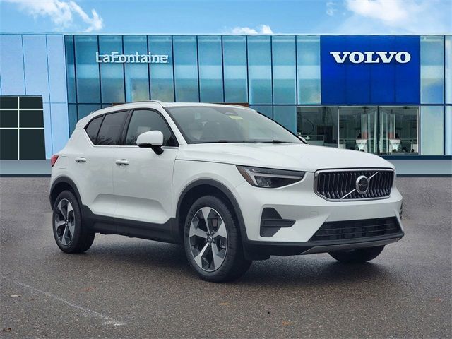 2025 Volvo XC40 Core Bright Theme