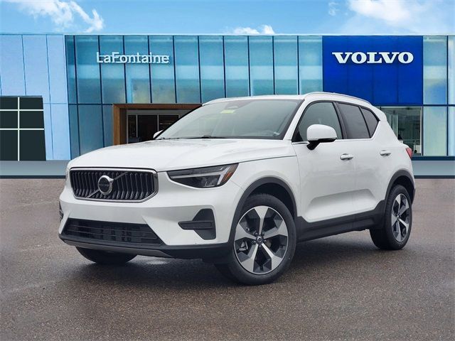 2025 Volvo XC40 Core Bright Theme