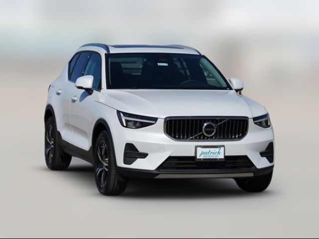 2025 Volvo XC40 Core Bright Theme