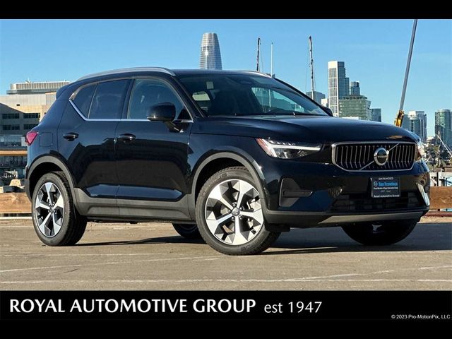 2025 Volvo XC40 Core Bright Theme