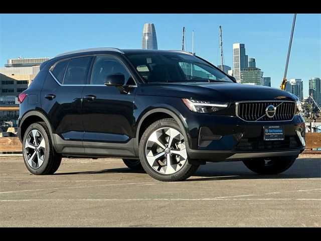 2025 Volvo XC40 Core Bright Theme