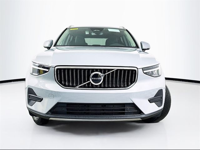 2025 Volvo XC40 Core Bright Theme