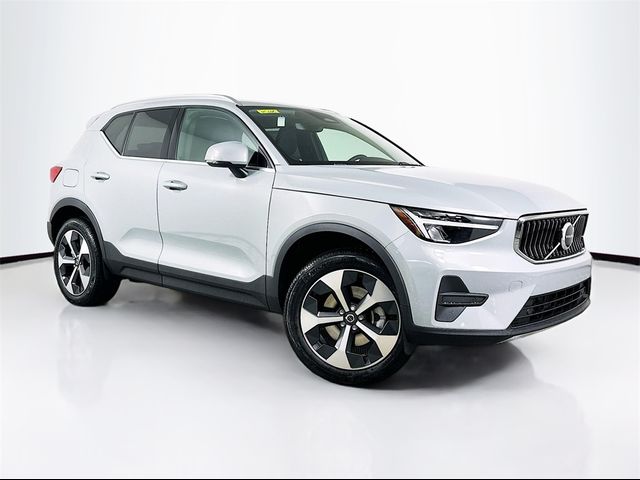 2025 Volvo XC40 Core Bright Theme