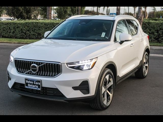 2025 Volvo XC40 Core Bright Theme