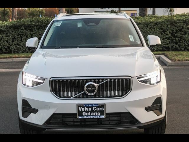 2025 Volvo XC40 Core Bright Theme