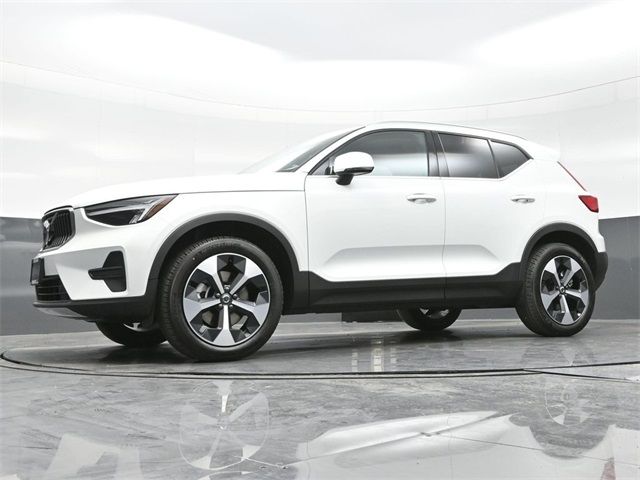 2025 Volvo XC40 Core Bright Theme