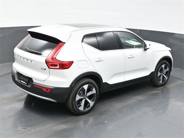 2025 Volvo XC40 Core Bright Theme