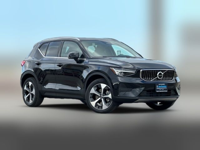 2025 Volvo XC40 Core Bright Theme