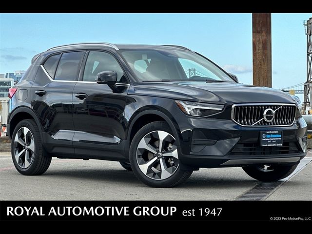 2025 Volvo XC40 Core Bright Theme