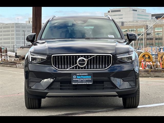 2025 Volvo XC40 Core Bright Theme