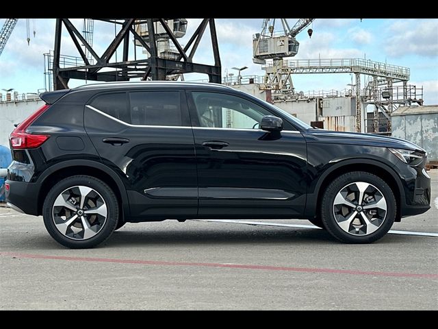 2025 Volvo XC40 Core Bright Theme