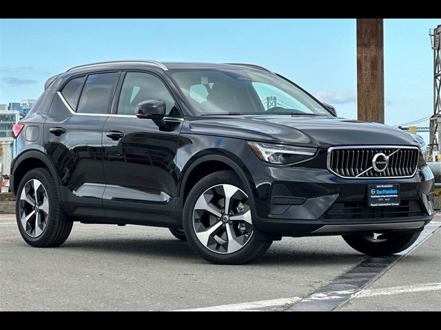 2025 Volvo XC40 Core Bright Theme