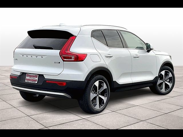 2025 Volvo XC40 Core Bright Theme