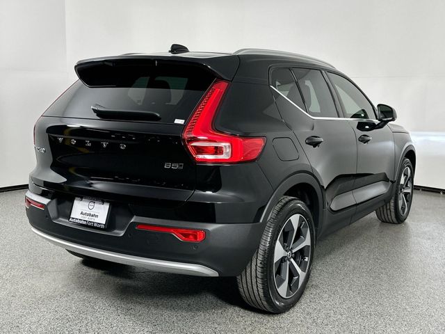 2025 Volvo XC40 Core Bright Theme