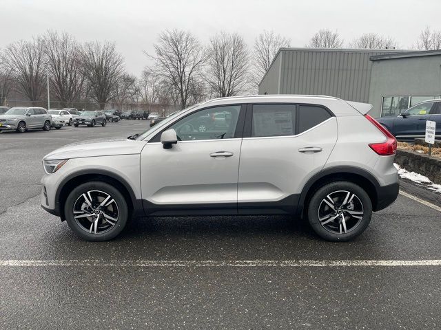 2025 Volvo XC40 Core Bright Theme