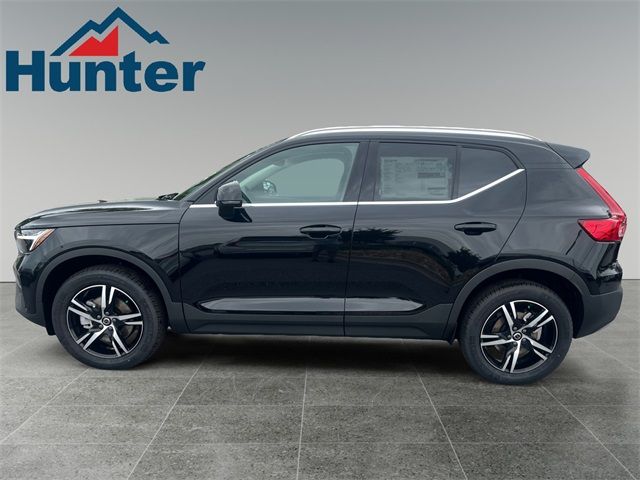 2025 Volvo XC40 Core Bright Theme