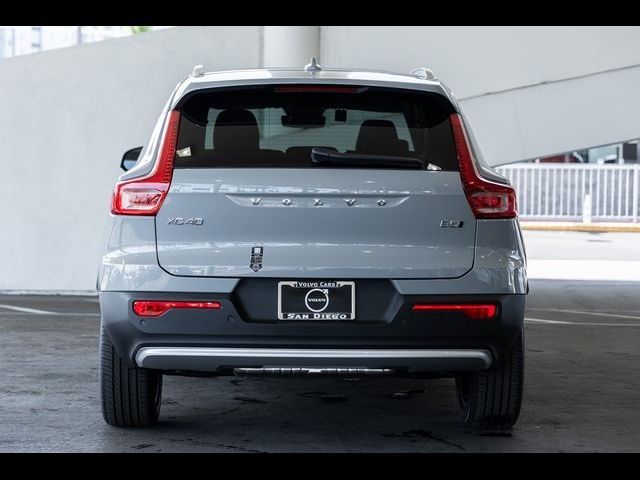 2025 Volvo XC40 Core Bright Theme