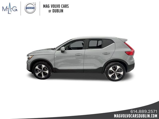 2025 Volvo XC40 Core Bright Theme