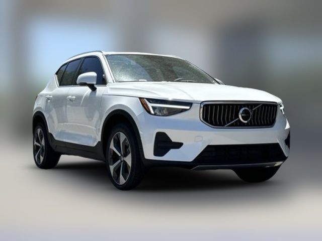 2025 Volvo XC40 Core Bright Theme