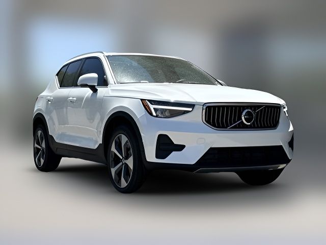 2025 Volvo XC40 Core Bright Theme