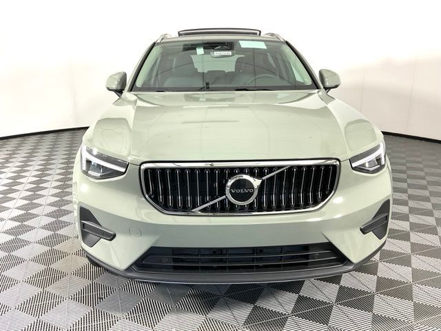 2025 Volvo XC40 Core Bright Theme