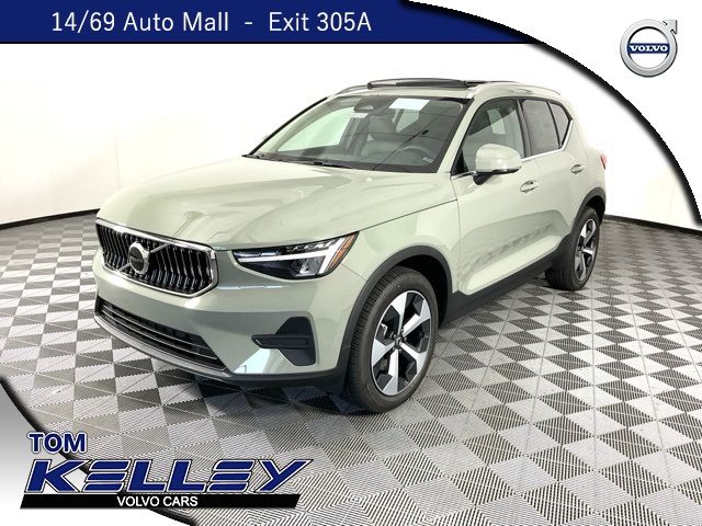 2025 Volvo XC40 Core Bright Theme