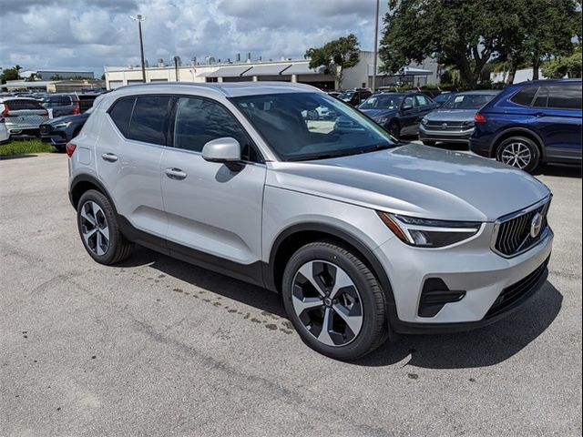 2025 Volvo XC40 Core Bright Theme