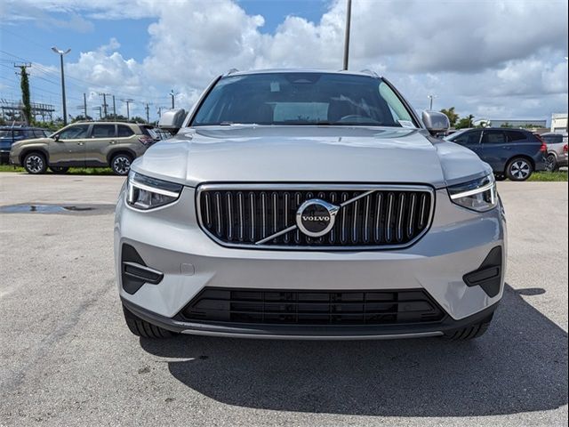 2025 Volvo XC40 Core Bright Theme