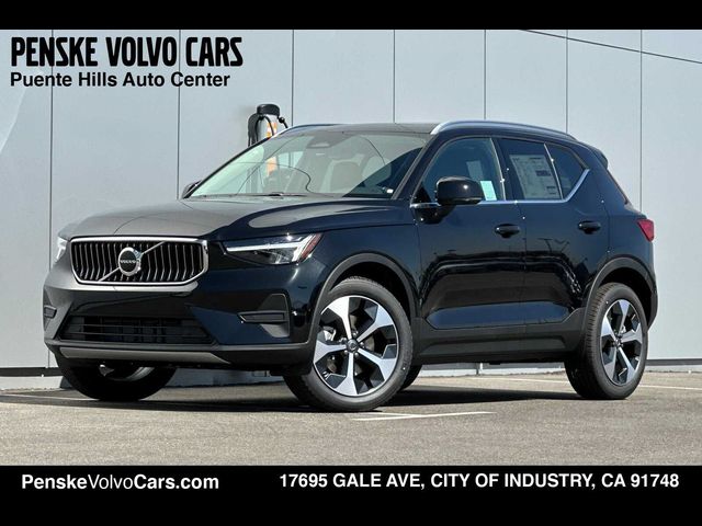 2025 Volvo XC40 Core Bright Theme