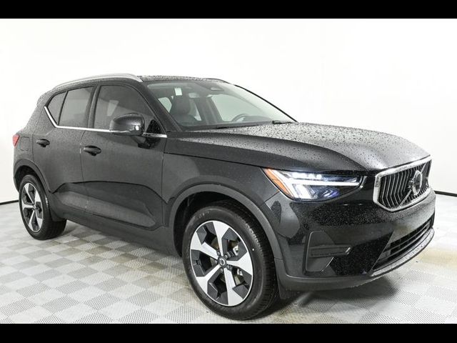 2025 Volvo XC40 Core Bright Theme