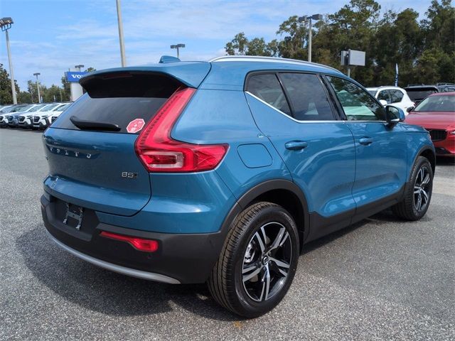 2025 Volvo XC40 Core Bright Theme