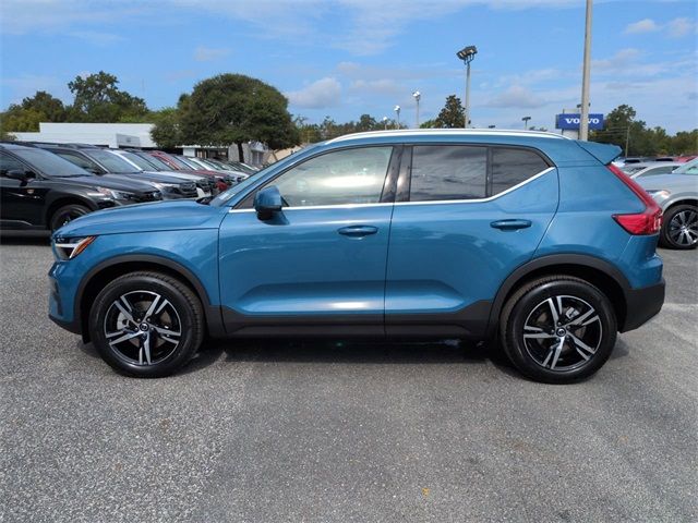 2025 Volvo XC40 Core Bright Theme