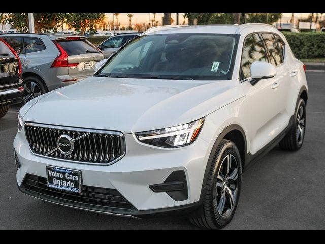 2025 Volvo XC40 Core Bright Theme