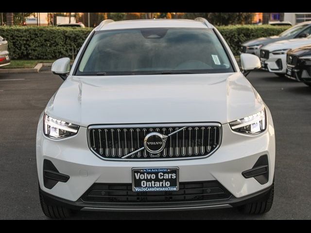 2025 Volvo XC40 Core Bright Theme