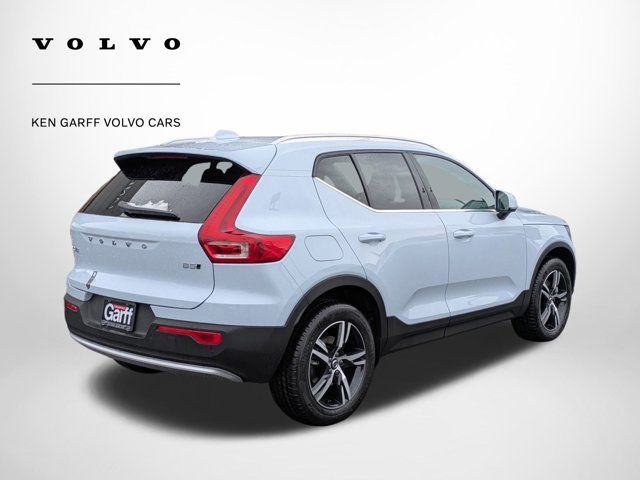 2025 Volvo XC40 Core Bright Theme