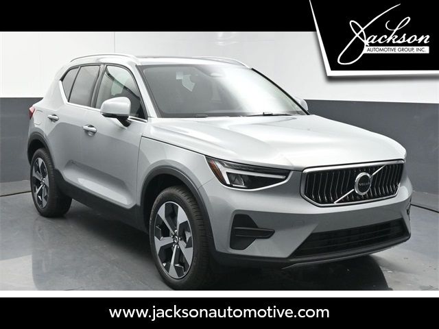 2025 Volvo XC40 Core Bright Theme