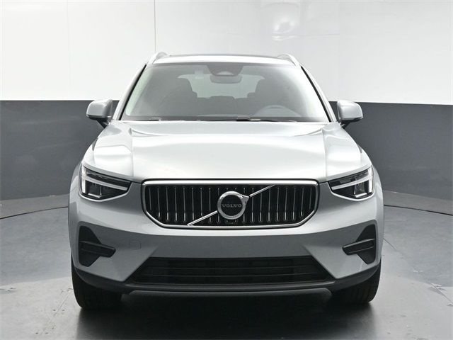 2025 Volvo XC40 Core Bright Theme