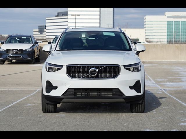 2025 Volvo XC40 Core Bright Theme