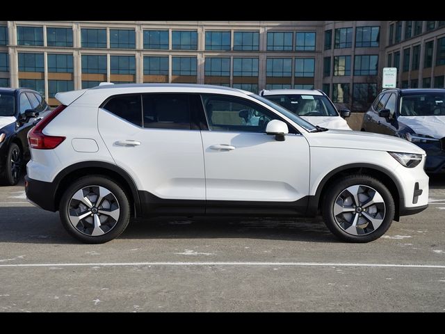 2025 Volvo XC40 Core Bright Theme