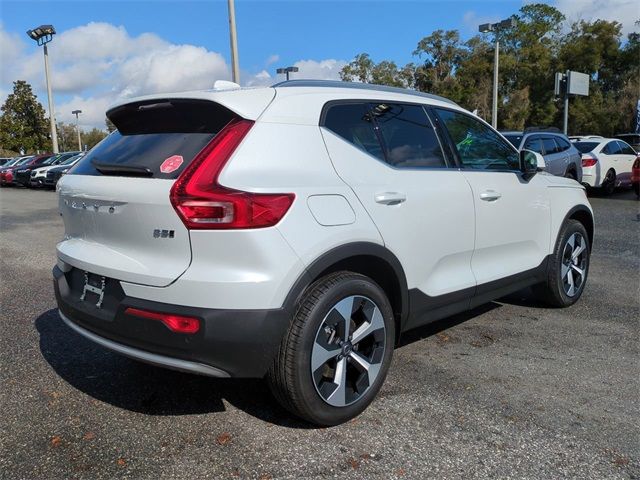 2025 Volvo XC40 Core Bright Theme